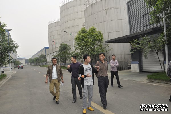 省农发会调研组在洪雅县、青神县开展课题调研