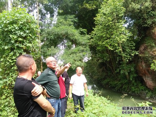 省农发会秘书长刘洁应邀赴彭州市三圣村考察