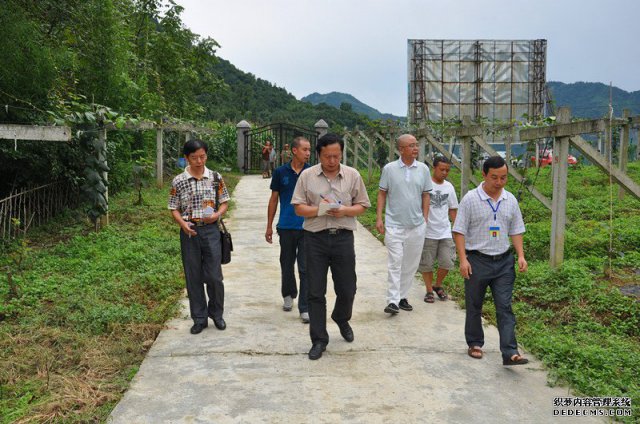 《四川农村》编辑部走进彭州调研新村建设