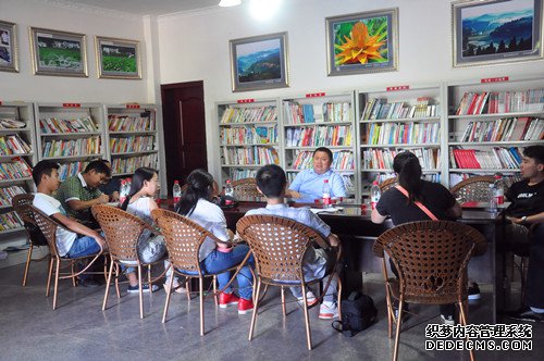 让鲜花开满村庄，让土地充满希望