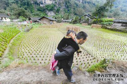 背负梦想的乡村教师