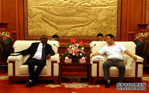 曲木史哈会见乌干达农业能力建设代表团一行
