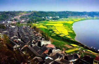 关于构建乡村旅游扶贫增收机制的思考