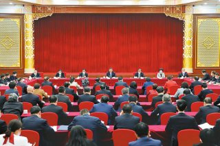 把提高农业综合生产能力放在更加突出的位置