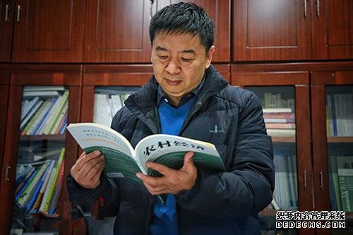 郭晓鸣：“温柔”的贫困研究者