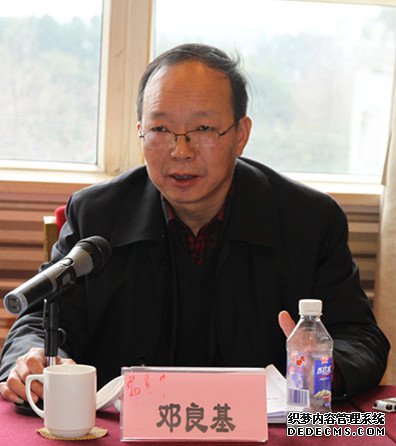 邓良基