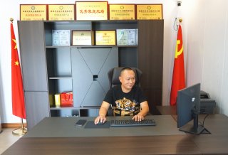 难忘乡亲，城里老板回乡创办家庭农场；初心不改，终得世间“双全